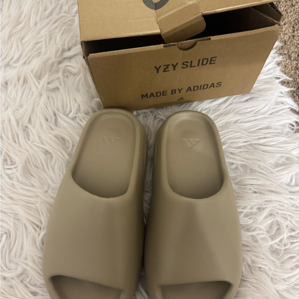 Adidas YZY Slide in pure